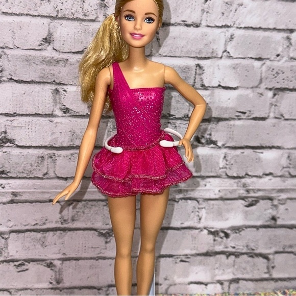 Barbie Careers Ice Skate Doll with Trophy Blonde Hair Outfit Skirt Skates - Picture 7 of 11